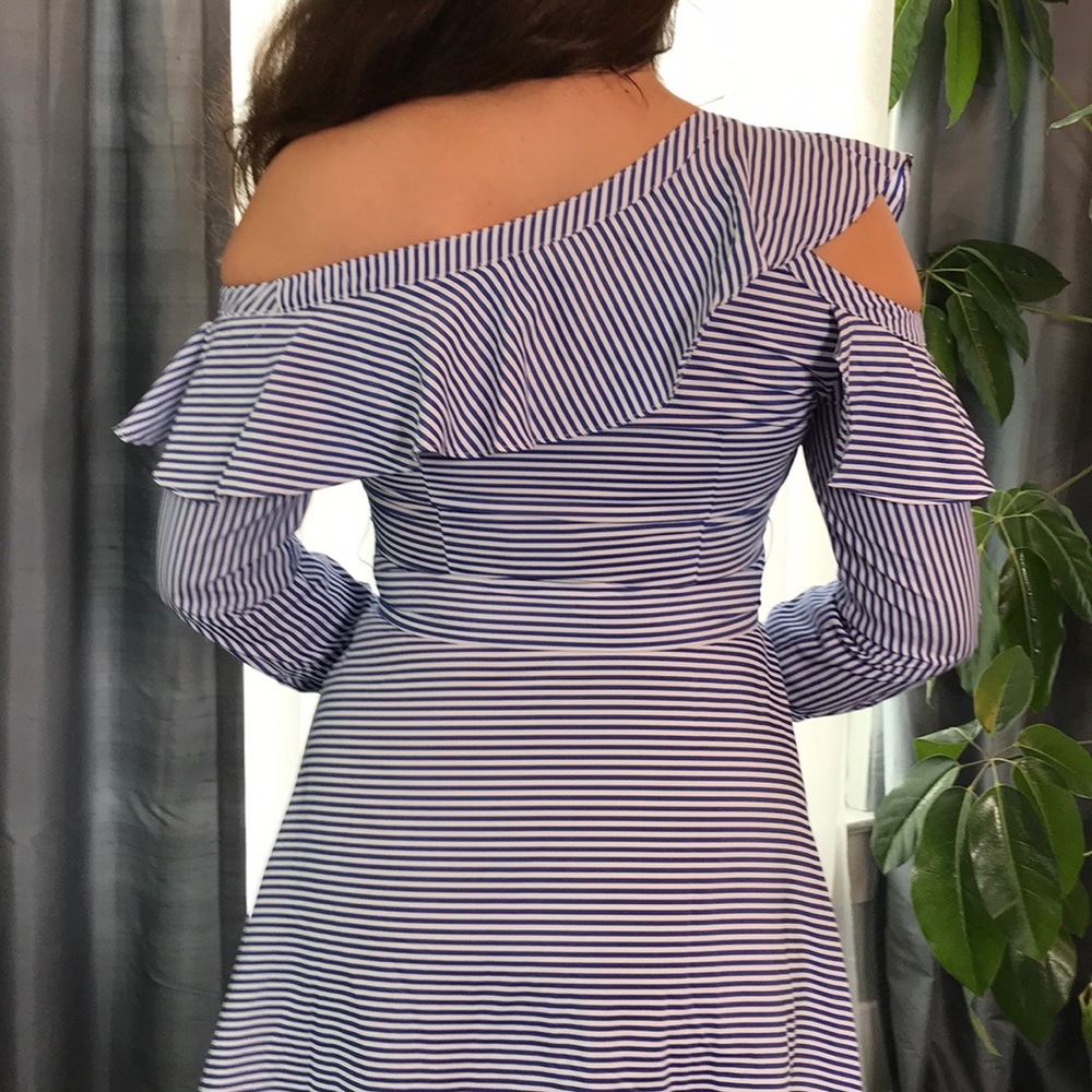 EUC Zoe & Sam Cold Shoulder Asymmetrical Dress L - Picture 4 of 7